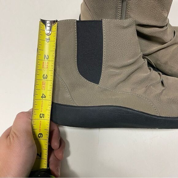 CLARKS CloudSteppers Sillian Ankle tan round toe flat zip up comfort boots 9 - Picture 4 of 13